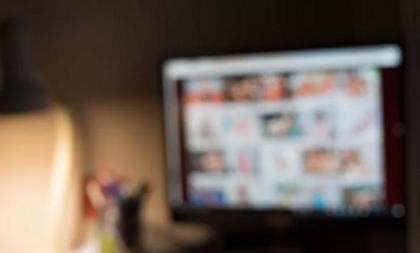 Τον τράβηξε βίντεο γυμνό και μετά του ζητούσε χρήματα για να μην το διαρρεύσει