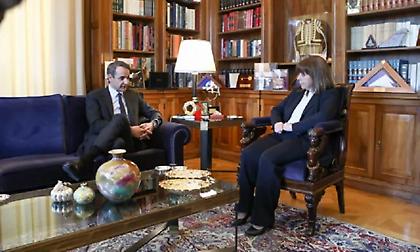 Στις 11:00 στην Πρόεδρο της Δημοκρατίας ο πρωθυπουργός για τη διάλυση της Βουλής