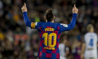 Πλησιάζει: O Mέσι στη Βαρκελώνη με 15 βαλίτσες, παρέα με την οικογένεια και το δεξί του χέρι!