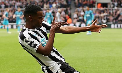 Γάζωσε τη θλιβερή Τότεναμ και αγκάλιασε το… σεντόνι η Νιούκαστλ!