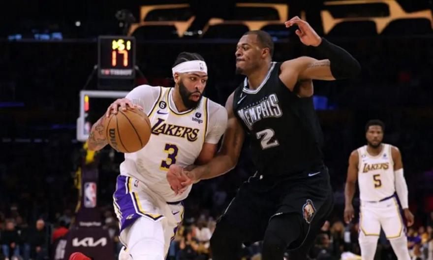 Λέικερς-Γκρίζλις 111-101