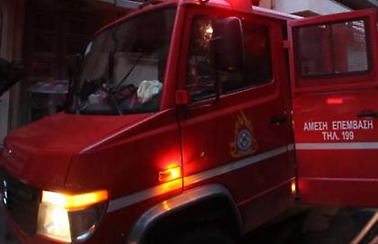 Ηράκλειο: Στις φλόγες παρκαρισμένο αυτοκίνητο-Ζημιές σε σπίτι