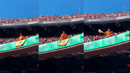 Οπαδός της Ατλέτικο κρέμασε σημαία με το σήμα των «ροχιμπλάνκος» στο Καμπ Νου και τον έδιωξαν!