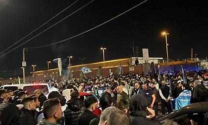 Πάρτι των παικτών της Νάπολι στο πούλμαν για το πρωτάθλημα