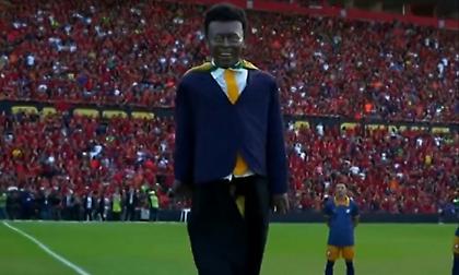 Τίμησαν τον Πελέ με γιγαντιαία κούκλα στο Ρεσίφε - Τρόμαξαν οι χρήστες των social media!