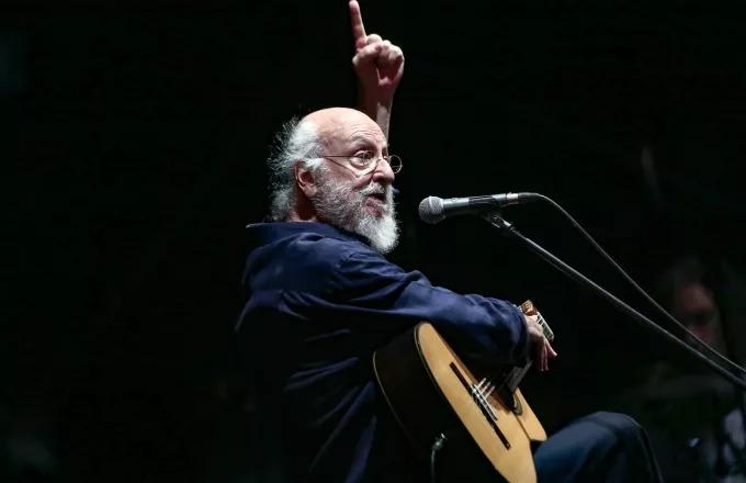 Διονύσης Σαββόπουλος: Στο νοσοκομείο με κορωνοϊό