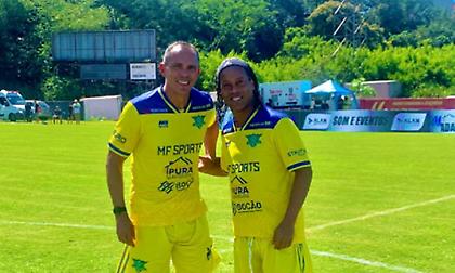 Μάγεψε ο Ροναλντίνιο σε αγώνα επίδειξης με Ζιοβάνι και άλλους