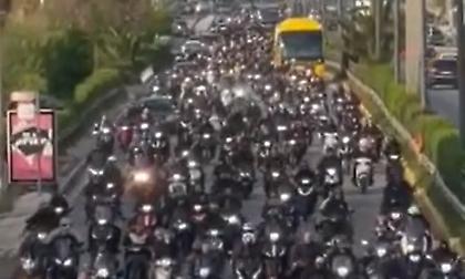 Εντυπωσιακό βίντεο από την πομπή στην αποστολή της ΑΕΚ από οπαδούς της