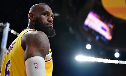 Γηραιότερος παίκτης στην ιστορία των playoffs του ΝΒΑ με 20+ πόντους και ριμπάουντ ο Λεμπρόν