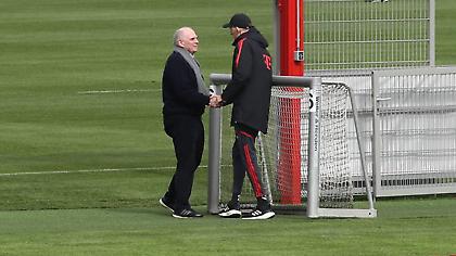 Επίσκεψη με… νόημα: Ο Χένες μίλησε με Τούχελ πριν την προπόνηση της Μπάγερν!