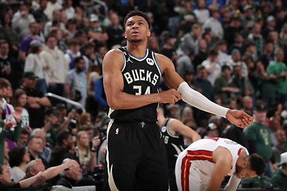 Έκανε ενδοφλέβια χορήγηση υγρών ο Γιάννης μετά το Game 4 με τους Χιτ