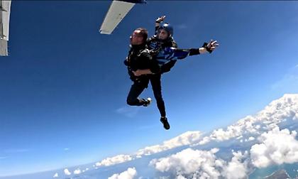 Διασκέδασε με… ελεύθερη πτώση ο Ντέμης!