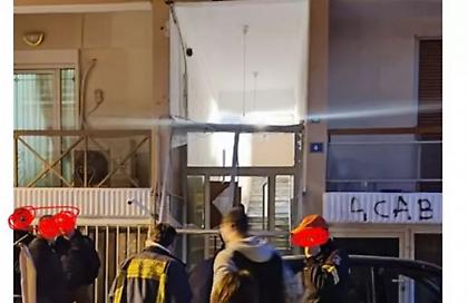 Έκρηξη σε κλιμακοστάσιο πολυκατοικίας στην Πτολεμαίδα -Βρέθηκε δοχείο με εύφλεκτο υλικό