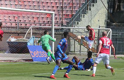 Ανοίγει το σκορ... χαλαρά ο Μπαΐροβιτς στο 17'!