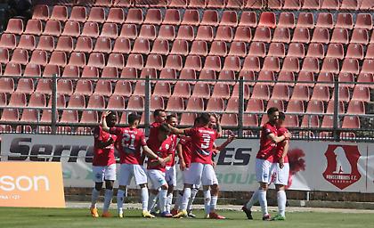 O Κατσαντώνης... καθαρίζει για τον Πανσερραϊκό κάνοντας το 2-0 με κεφαλιά μόλις μπήκε στο ματς!