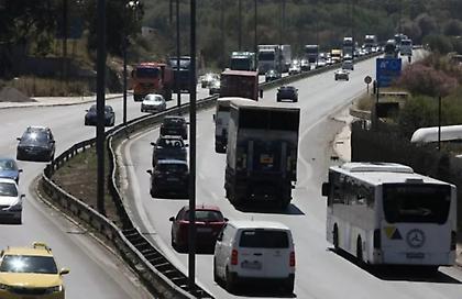 Κίνηση τώρα: Καραμπόλα τεσσάρων οχημάτων στην Αττική Οδό – Μεγάλες καθυστερήσεις