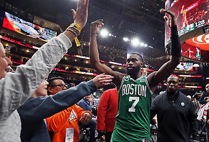 Οι Σέλτικς άλωσαν την Ατλάντα και θα τα «πουν» με τους Σίξερς