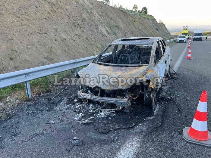 Φθιώτιδας: Πήρε φωτιά αυτοκίνητο με τρεις δημάρχους