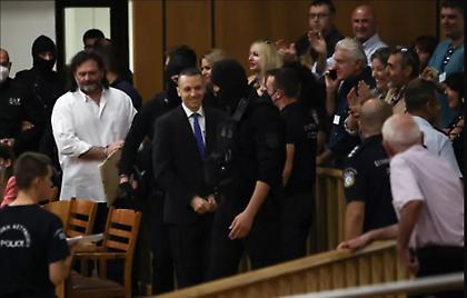 Χρυσή Αυγή: Αθώοι για υποκίνηση ρατσιστικής βίας Μιχαλολιάκος, Κασιδιάρης και Ηλιόπουλος