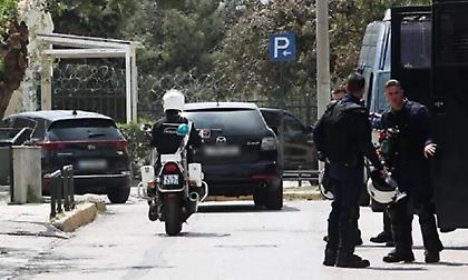 Η επιγραφή στο βαν που «πρόδωσε» τα αδέρφια στη δολοφονία του Γιώργου Καραϊβάζ