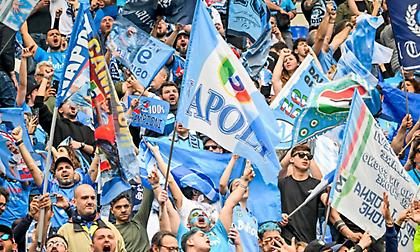 Ξεκίνησε από νωρίς το πάρτι τίτλου στο «Μαραντόνα»!