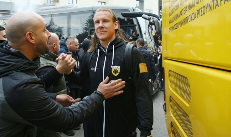 ΑΕΚ: Οπαδοί στα Σπάτα για να αποθεώσουν την αποστολή για την εμφάνιση στη Λεωφόρο