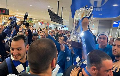 Αποθεωτική υποδοχή από 150 Απολλωνιστές στο αεροδρόμιο για την… ευρωκούπα!