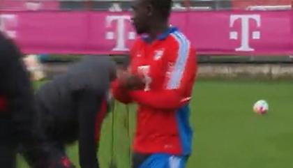 Ο Τούχελ… κατέβασε το σορτσάκι του Μανέ στην προπόνηση!