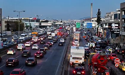 Μεγάλα μποτιλιαρίσματα στους δρόμους του λεκανοπεδίου