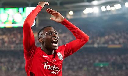 Πήρε το θρίλερ με τη Στουτγκάρδη και προκρίθηκε στον τελικό Κυπέλλου η Άιντραχτ!