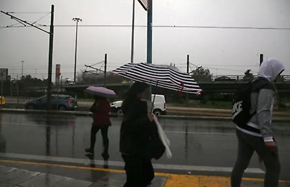 Καιρός: Βροχές και πτώση της θερμοκρασίας