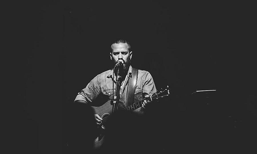 Rockamora και Διονύσης Φαρμάκης εμφανίζονται ύστερα από αρκετό καιρό στον Πειραιά!