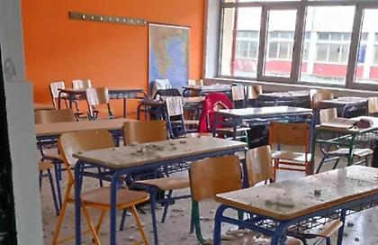 Τρίκαλα: Έπεσαν σοβάδες σε σχολική αίθουσα- Παραλίγο να τραυματιστούν μαθητές και εκπαιδευτικοί