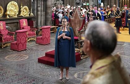 Ποια ήταν η γυναίκα που σήκωσε το Ξίφος του Βασιλιά στην στέψη του Κάρολου