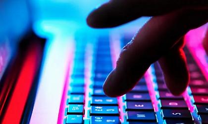 Ναυτικός «ψάρευε» ανήλικα κορίτσια μέσω διαδικτύου - Συγκλονίζει 14χρονη που έπεσε θύμα βιασμού