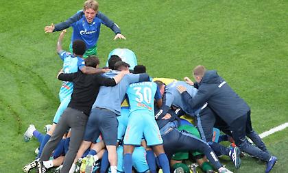 Το σήκωσε για πέμπτη συνεχόμενη χρονιά και... απειλεί τη Σπαρτάκ Μόσχας η Ζενίτ