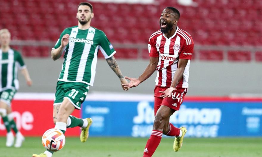 Αναγκαστική αλλαγή για Ολυμπιακό: Ένιωσε ζαλάδα ο Μπακαμπού, στη θέση του ο Αραμπί