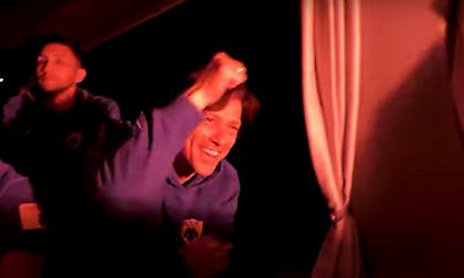 Η παρακάμερα της ΑΕΚ: Οι πανηγυρισμοί του Αλμέιδα στο πούλμαν