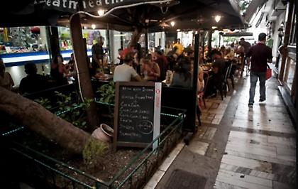 Dolce vita δύο νεαρών στο Βόλο με πλαστά 50ευρα