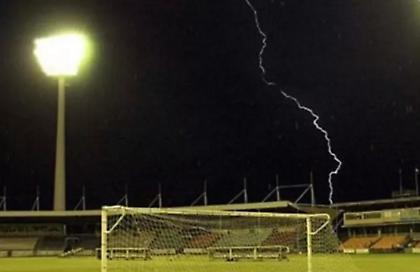 Ένοχος o προπονητής για τον σοβαρό τραυματισμό από κεραυνό 15χρονου ποδοσφαιριστή στη Λάρισα