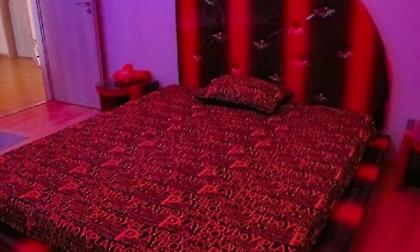 Κατέγραφαν με κρυφές κάμερες τους πελάτες σε παράνομο οίκο ανοχής στη Θεσσαλονίκη