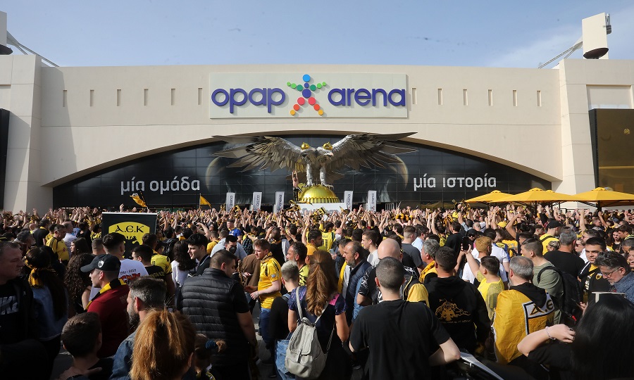 ΑΕΚ: Η κοσμοσυρροή έξω από την OPAP Arena