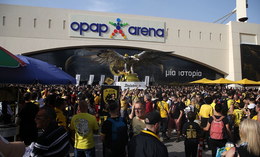 ΑΕΚ: Η κοσμοσυρροή έξω από την OPAP Arena
