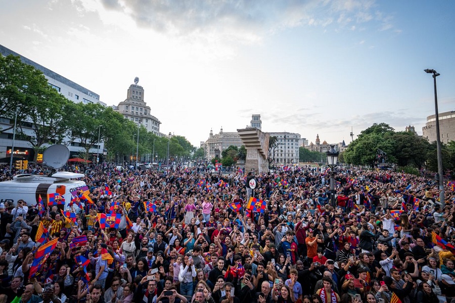 Μπαρτσελόνα: Γιόρτασε το πρωτάθλημα με παρέλαση στην πόλη