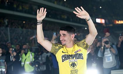 Μάνταλος: «Περάσαμε τις μεγάλες πίστες, θέλω να τελειώσω την καριέρα μου στην ΑΕΚ»