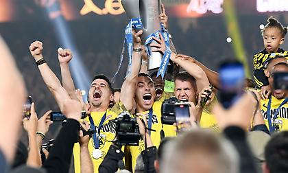 Μάνταλος σε Ντέμη: «Από την τρέλα μας σηκώσαμε το κύπελλο… στην άκρη»!