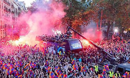 Γιόρτασε επί… δύο το πρωτάθλημα με παρέλαση στους δρόμους της πόλης η Μπαρτσελόνα!