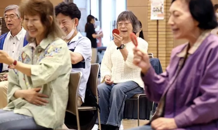 Ιαπωνία: Ξέχασαν πώς χαμογελούν & κάνουν σεμινάρια