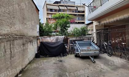 Λάρισα: Εκτός κινδύνου νοσηλεύεται η 13χρονη που έπεσε από τον τρίτο όροφο πολυκατοικίας