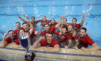 Η απονομή του ιστορικού 300ού τίτλου στον νταμπλούχο Ολυμπιακό